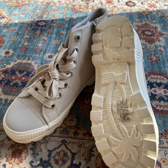 NWOT High-Top Lace-Up Boots - Picture 5 of 6